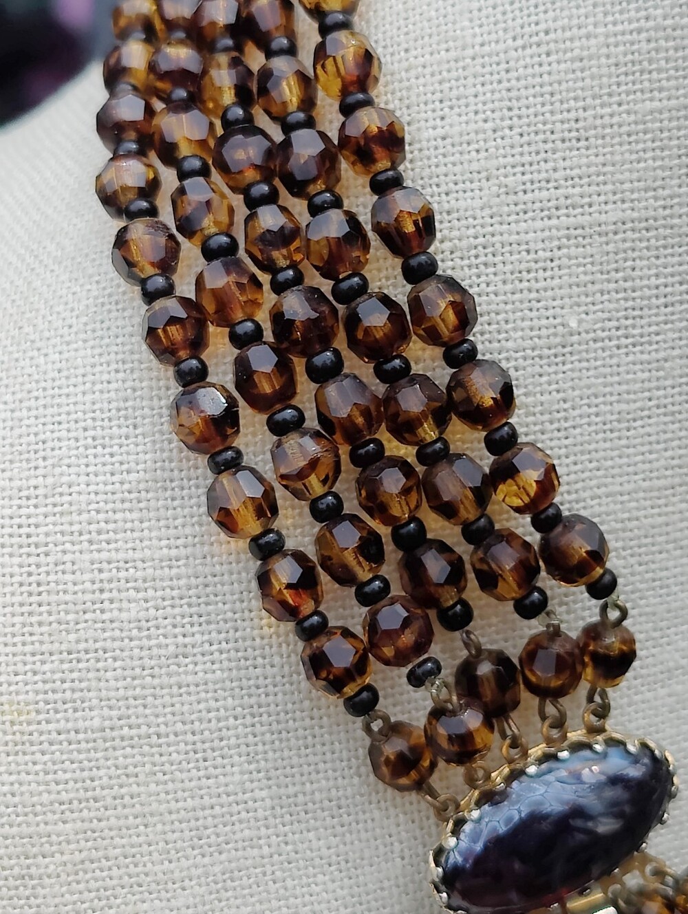 Gorgeous Vintage Brown Glass Necklace - Picture 5 of 8